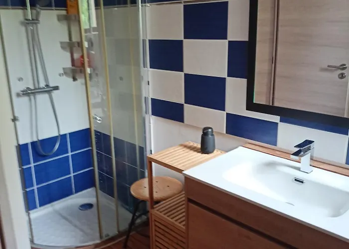 D Hôtes Entrée+sanitaires Indépendantes Bed and breakfast